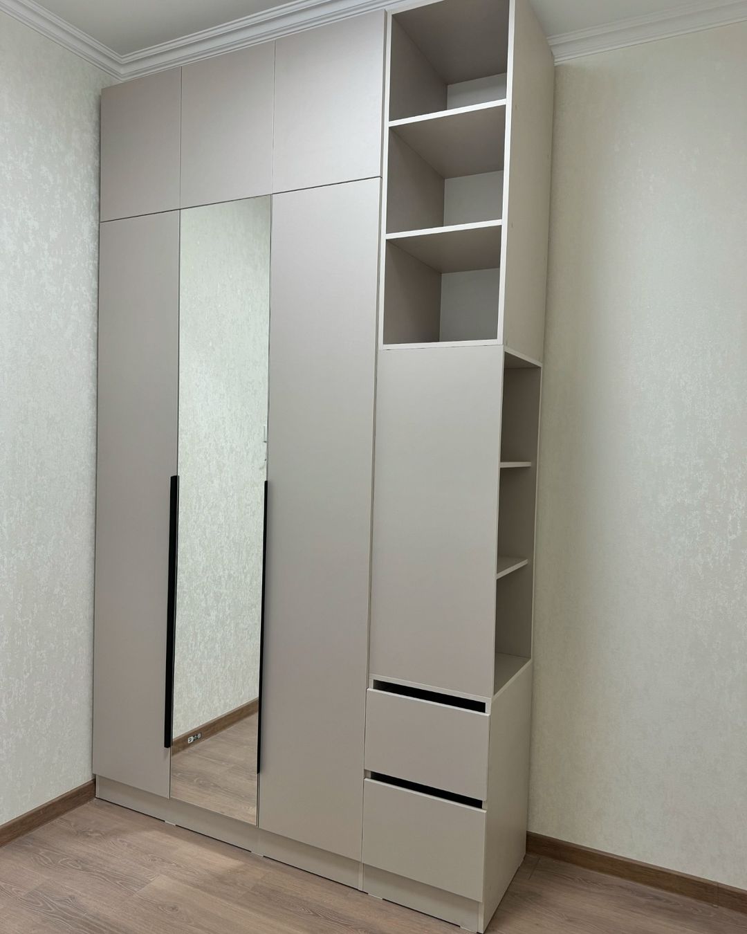 Wardrobe MIT 00019