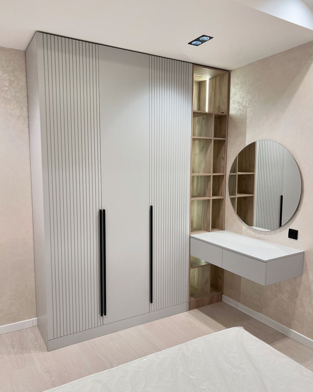 Wardrobe and dresser set