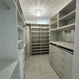 MIT walk in closet 00218