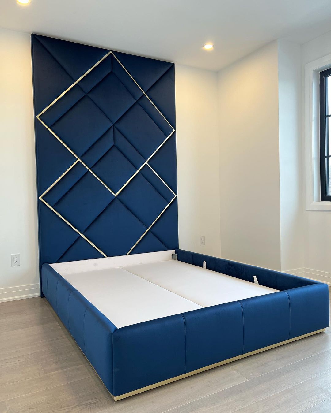 Tylo bedframe