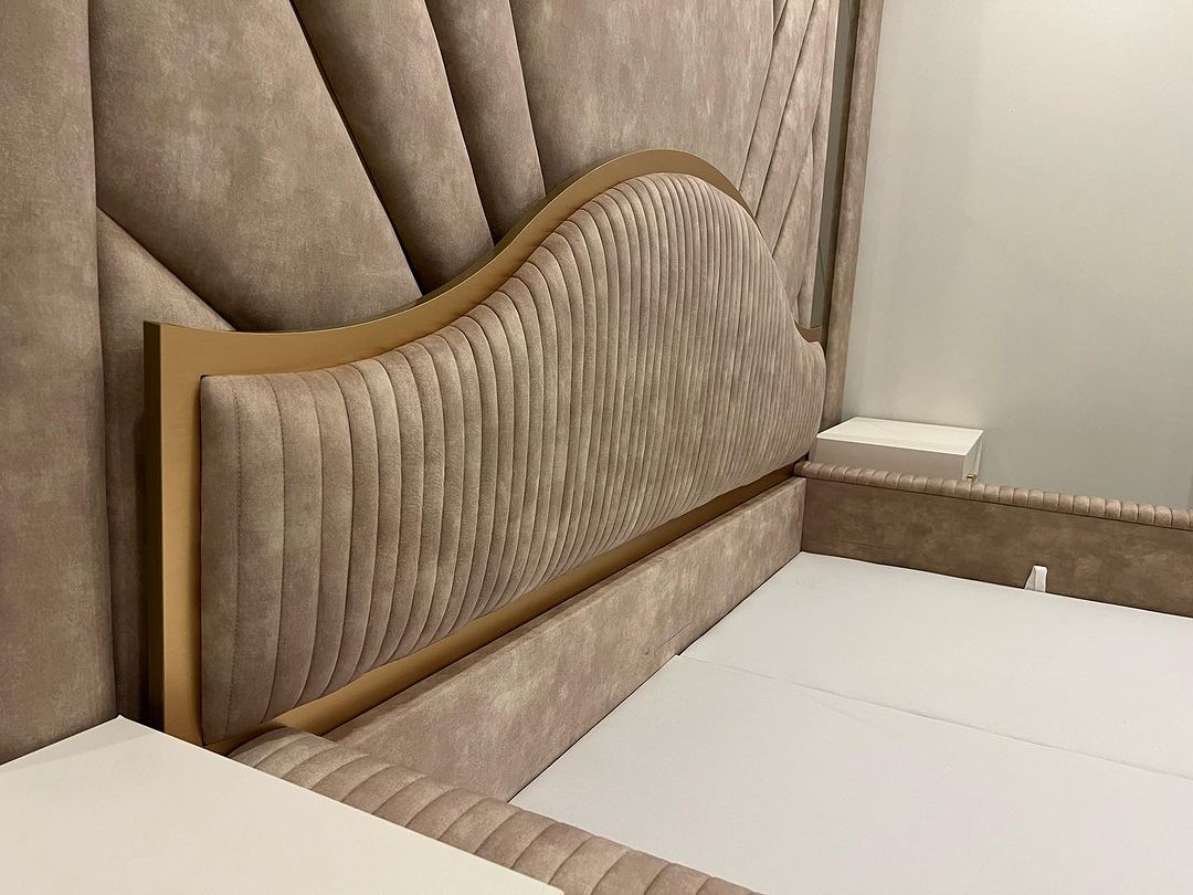 1805 design padded bedframe